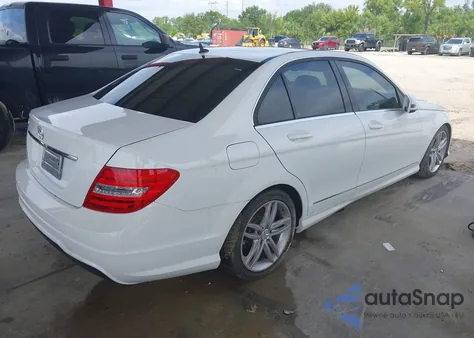 2014 Mercedes-Benz C 250 Sport из США, поврежденный, VIN WDDGF4HB9ER313678